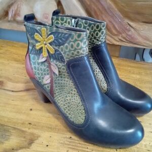 L'Artiste by Spring Step Sz 37(6.5) "Dramatic" Leather Black& Green  Ankle Boots